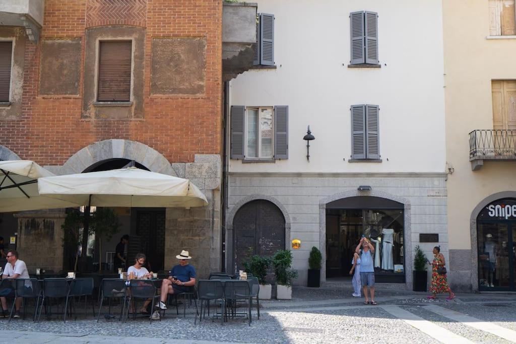 Alloggio Del 1400 Nel Cuore Del Centro Storico A 2 Min Dal Porto E Con 2 Bici Gratuite Côme Esterno foto