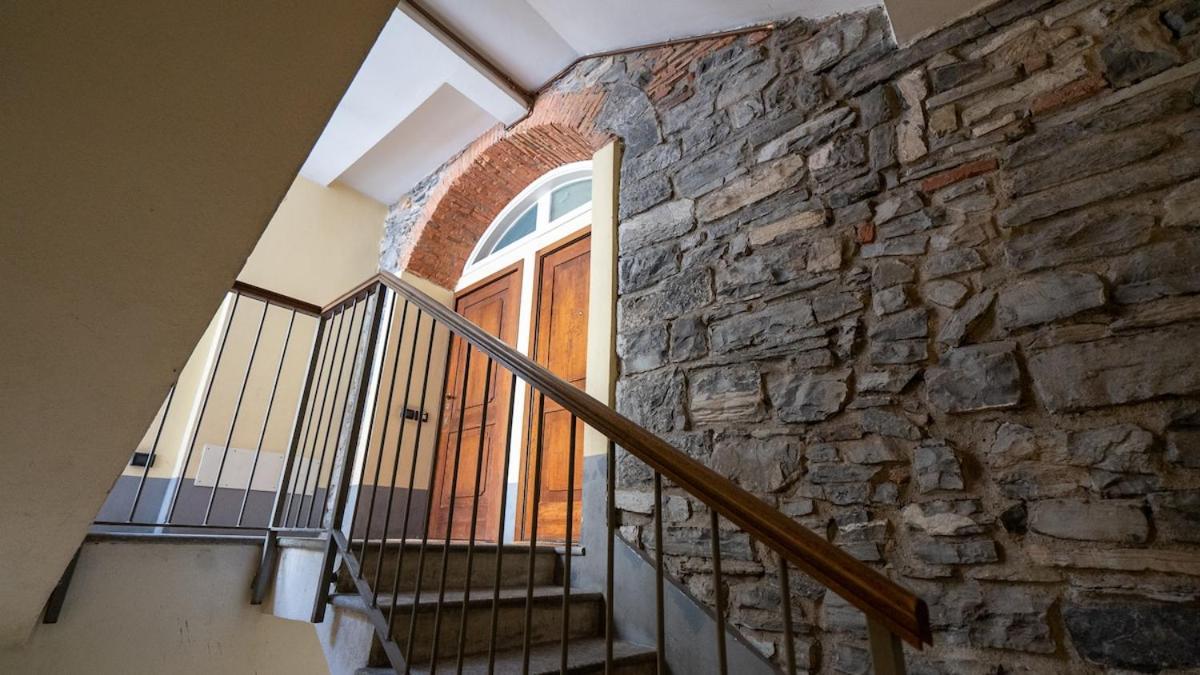 Alloggio Del 1400 Nel Cuore Del Centro Storico A 2 Min Dal Porto E Con 2 Bici Gratuite Côme Esterno foto